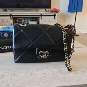Chanel Black Leather Shoulder Bag with Gold Chain